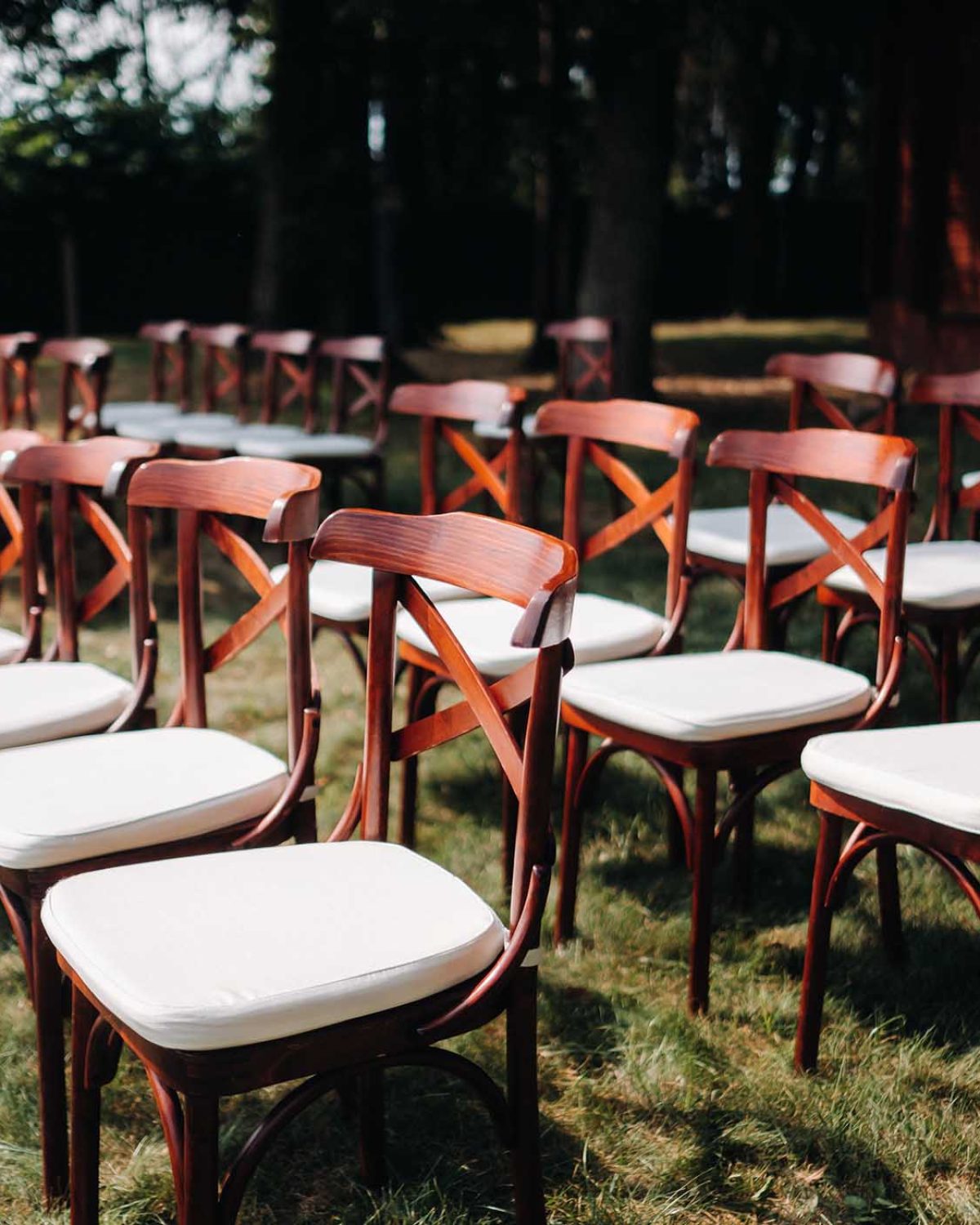 beautiful-wedding-chairs-wedding-dinner-table-dec-4BU9HQX.jpg